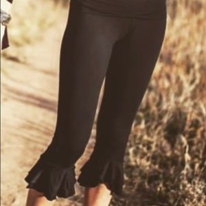 The OM collection tulip Capri pants